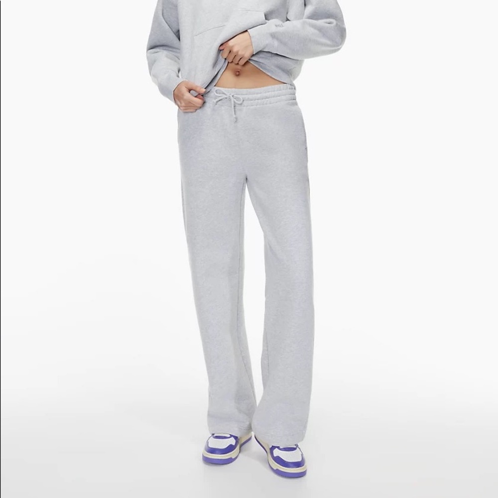 Aritzia TNA Cozy Fleece Boyfriend Wide Sweatpant Small